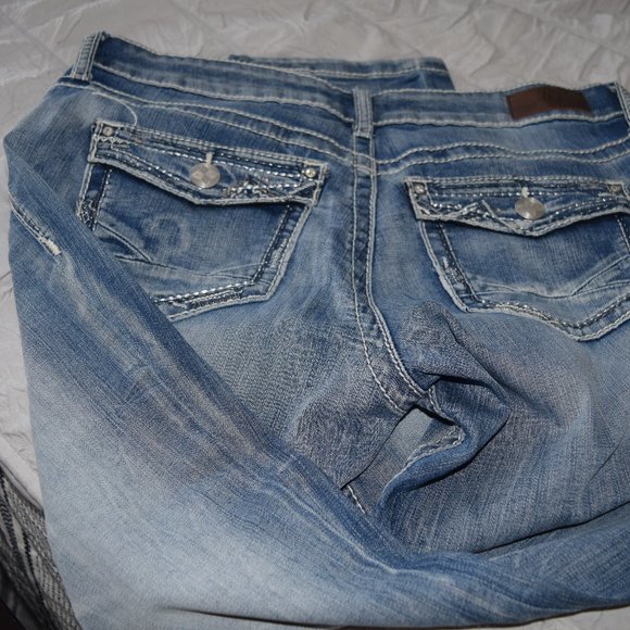 Buckle Jeans - Picture 1 of 2